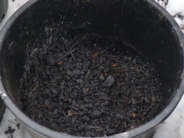 Close up picture of the wood chips and charcoal