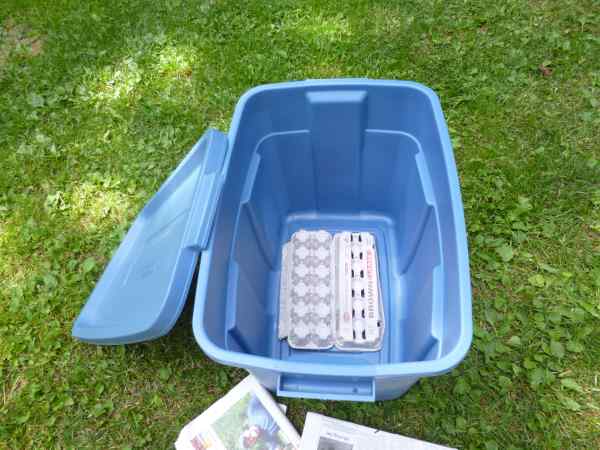 Place an egg carton upside down on the bottom of the tub