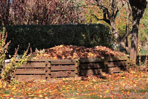 Compost bin using scrap lumber