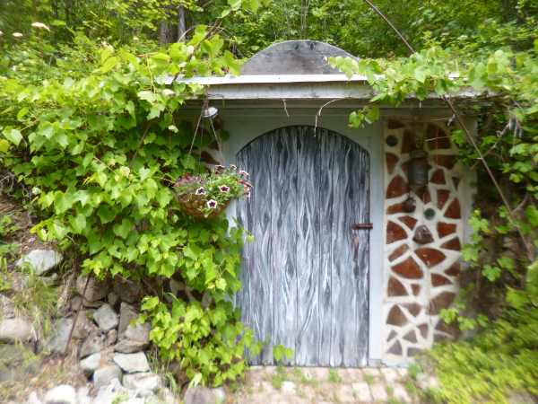 Cordwood Walled Earth Sheltered Root Cellar, Glory Be.