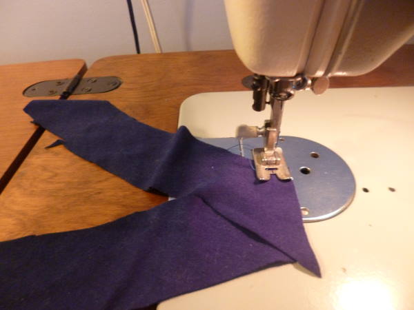 Bias strip for the neckline - first seam